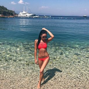 Model - Selena_Cute feet