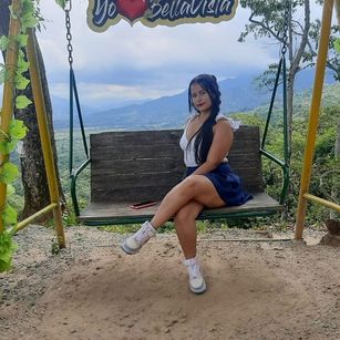 Model - Mia Visser brunette