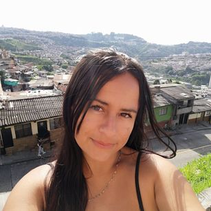 Model - Mia Visser brunette