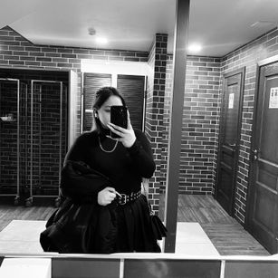 Model - MillieCutie cam2cam