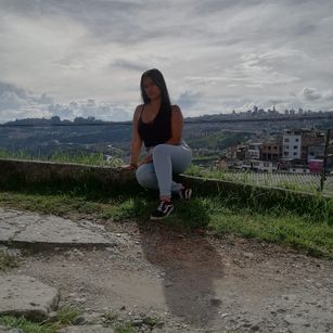 Model - Mia Visser brunette