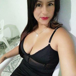 Model - Mia Visser brunette