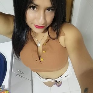 Model - Mia Visser brunette