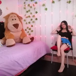 Model - montthbluee latina