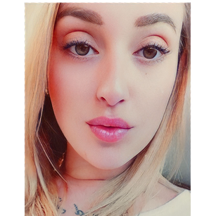 Model - Aurora striptease