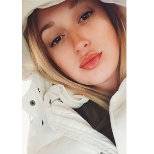 Model - Aurora Busty