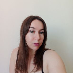 Model - Miranda roleplaying