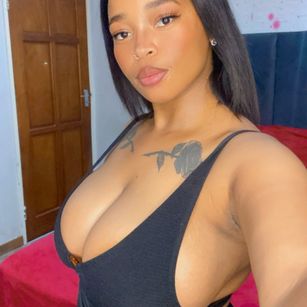 Model - Bustyzii assshake