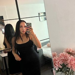 Model - Amgbombaaa stockings