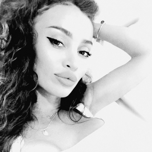 Model - Anayys mature