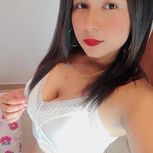 Model - Amapola squirt