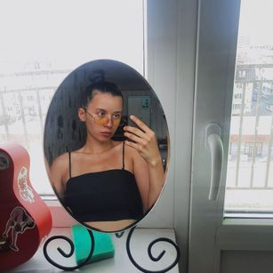 Model - Maya brunette