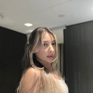 Model - LexiGold dirtytalk