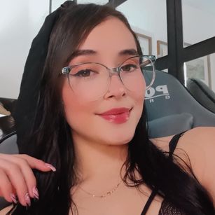 Model - SophieCanbrookAndSamBrincks feet