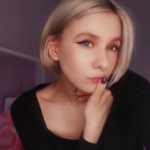 Model - LillyLand footjob