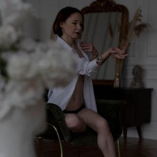 Model - Emma_Bandi young