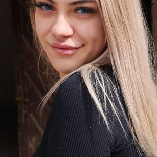 Model - ArianaPetite joi