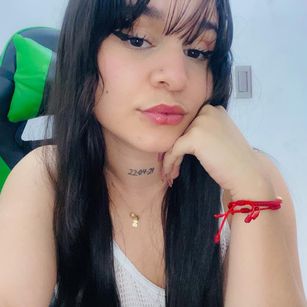 Model - Emily_Hot_ feet