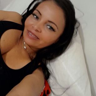 Model - Caroline masturbation