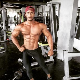 Model - Manolo walker smoke