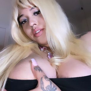 Model - Sunnie Dreams American