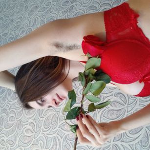 Model - Yulia hill hairy