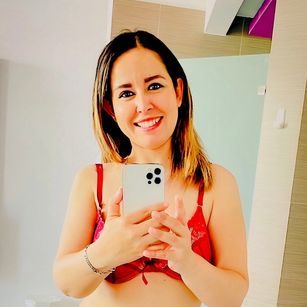 Model - TelesaHotWife69 caliente