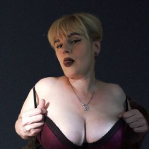 Model - SweetMilf adult