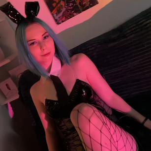 Model - Moon_Maru piercing