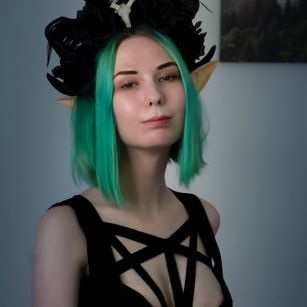 Model - Moon_Maru piercing