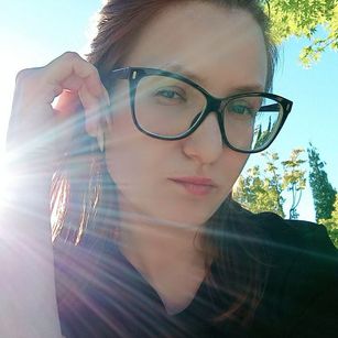 Model - Alice glasses