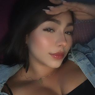 Model - Alisson Grey squirt