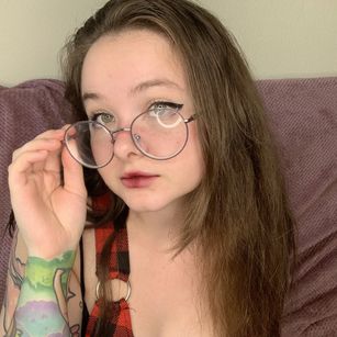 Model - YuiBeesley sissy