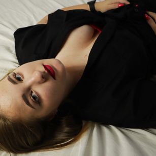 Model - Lisa bigboobs