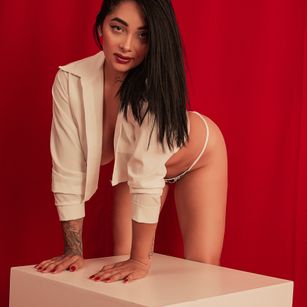 Model - Dakota Cass feet