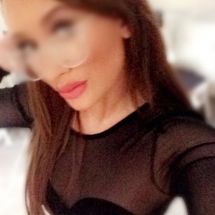 Model - Laure Louisa hotass