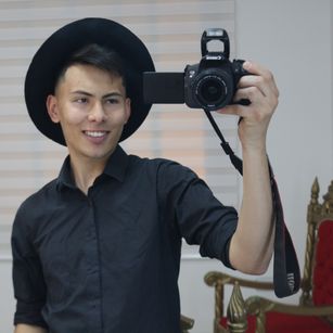 Model - AustinCollins feet