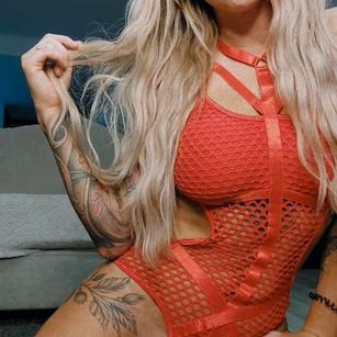 Model - Evie Starr feet