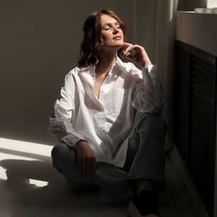 Model - Ashley natural