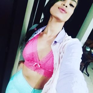 Model - Dulce canela charlas