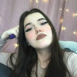 Model - Stacy skinny