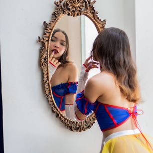 Model - ArianaJonesy charming