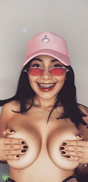 Model - Addison deepthroat