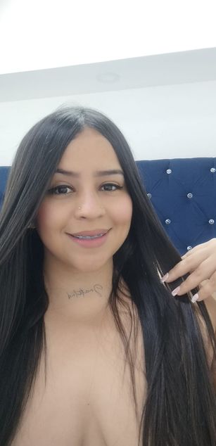 Model - Romina Smith bigtits