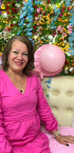 Model - Lara Ross bigtits