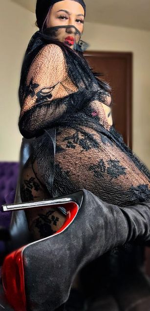 Model - Desiree Doll striptease