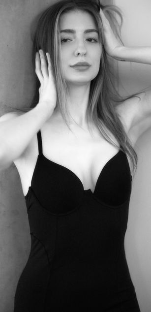 Model - Evelyn Ryder femdom