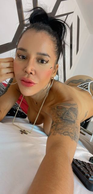 Model - Luna Villalobos deepthroat