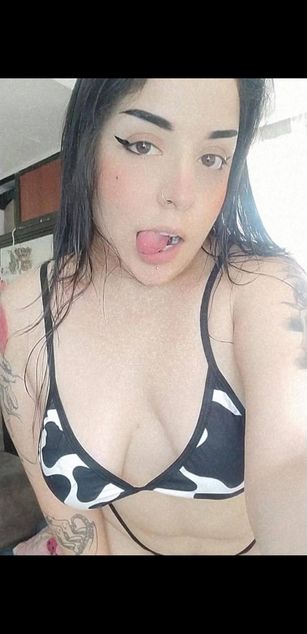 Model - Sabrina Spellman curvy