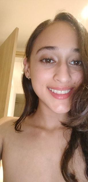 Model - Sylvie Gomez deepthroat